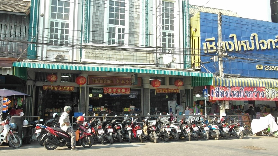Dr.Wang's pharmacy near Warorot market