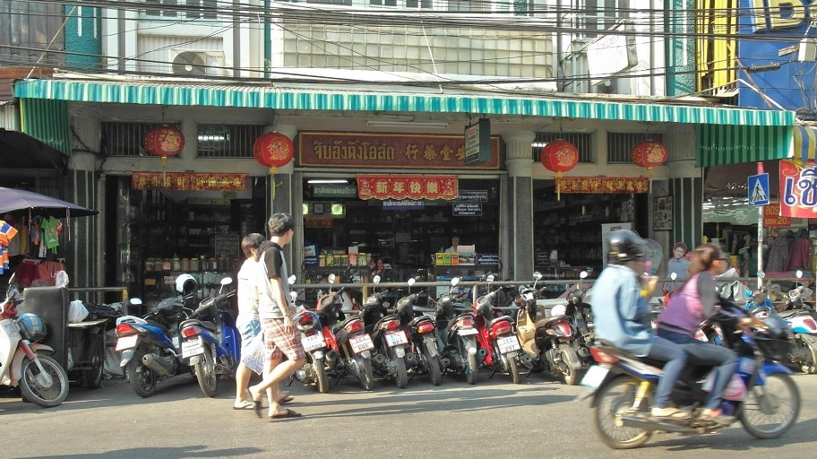 Dr.Wang pharmacy near Warorot market