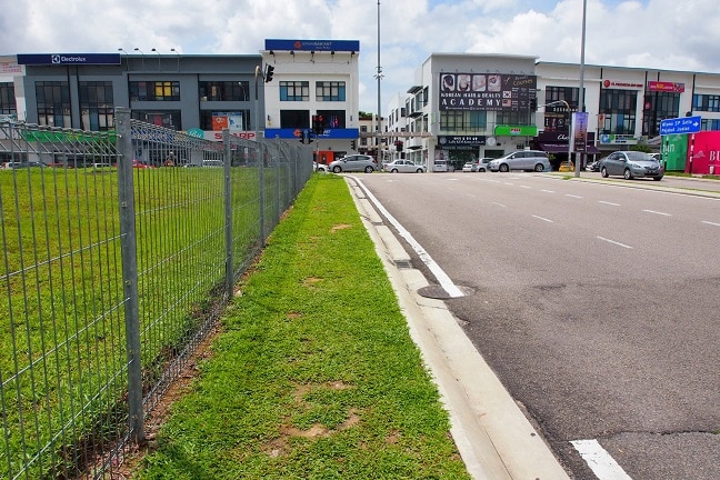 Shortest way, about 7 minutes walk, from The Roof Talk Theme Guest House to the clinic goes along the grass side walks. Malaysia has Americanized suburbs that are designed for car drivers